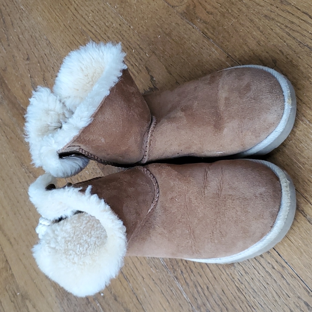 UGG rope bow chestnut short boot
